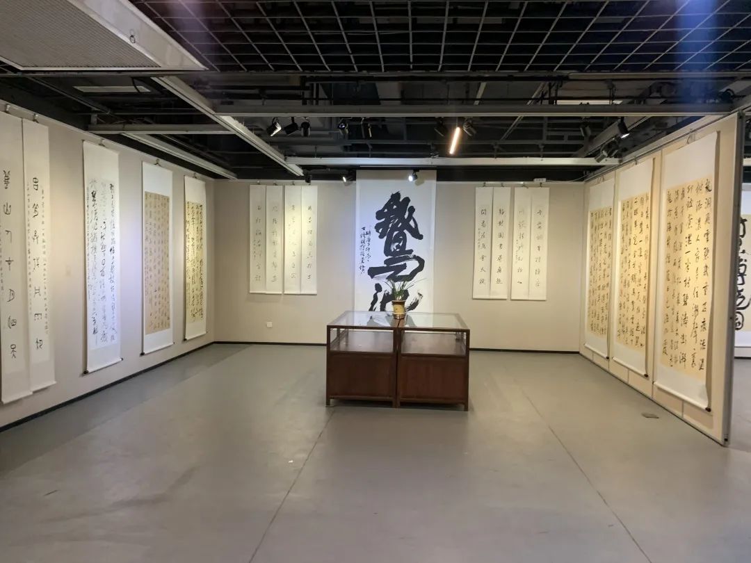 展讯墨韵海天丁修明书法作品展在镇海区文化馆雄镇展厅开展