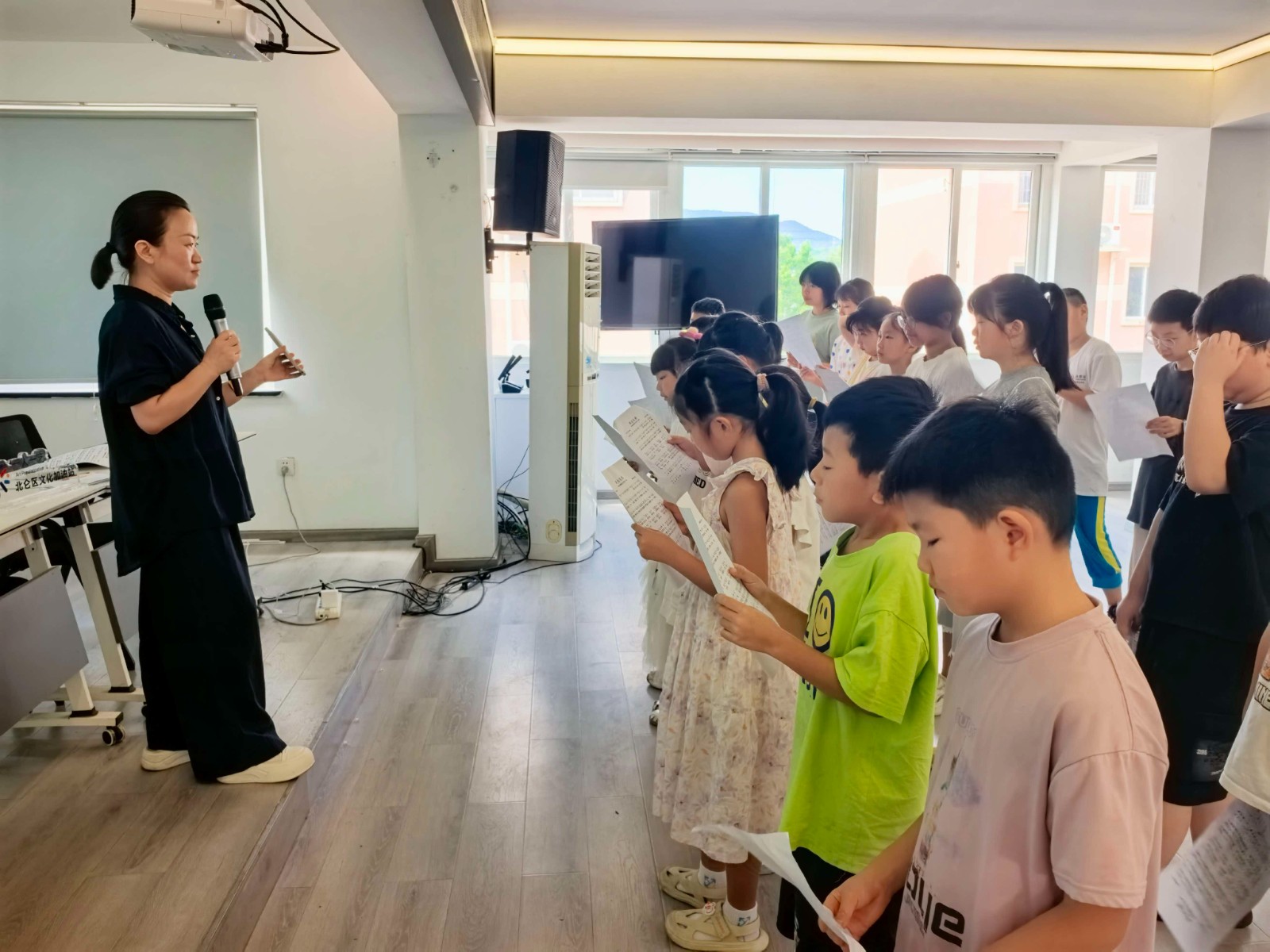 7月31日，白峰街道怡峰社区文化加油站开设合唱课程。-虞碧芬.jpg