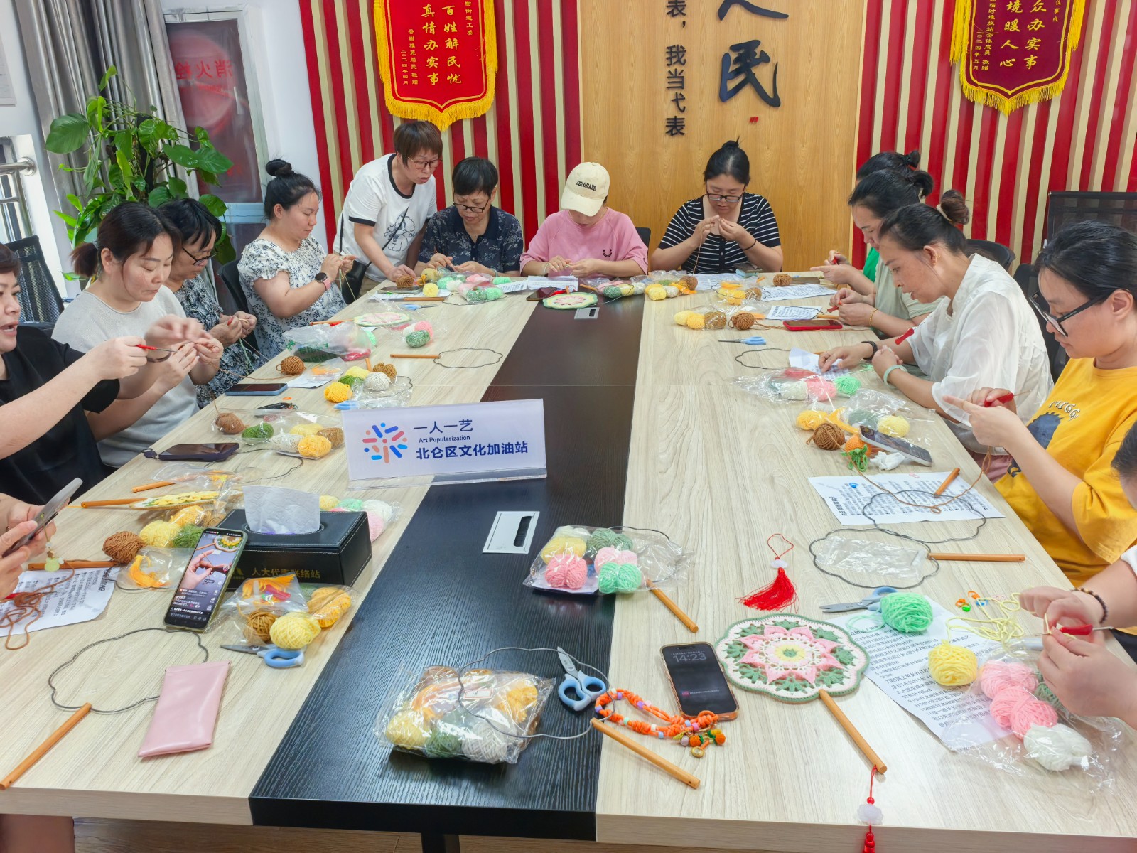 7月24日，大榭街道金海晏社区文化加油站开设手工编织课程。.jpg