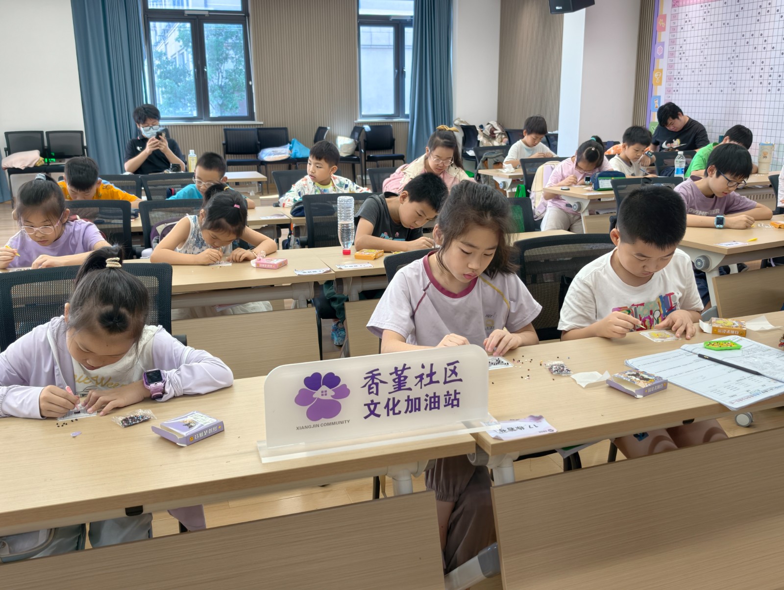 7月24日，新碶街道香堇社区文化加油站开设手工制作课程。.jpg